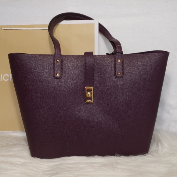 Michael Kors Handbags - Michael Kors Karson Large Tote